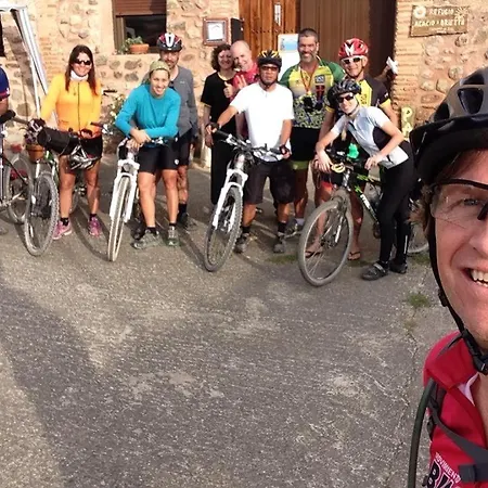 Refugio Peregrinos Acacio & Orietta بيت شباب Viloria de Rioja